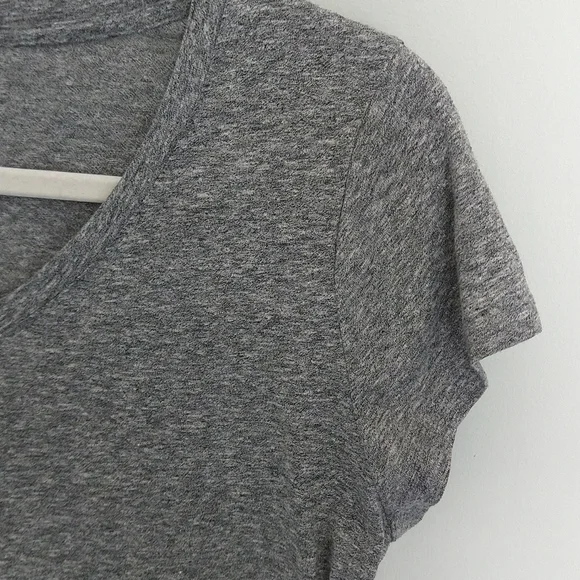 🍓 3/$30 Liz Lange Maternity Gray V-Neck T-Shirt - Picture 3 of 6